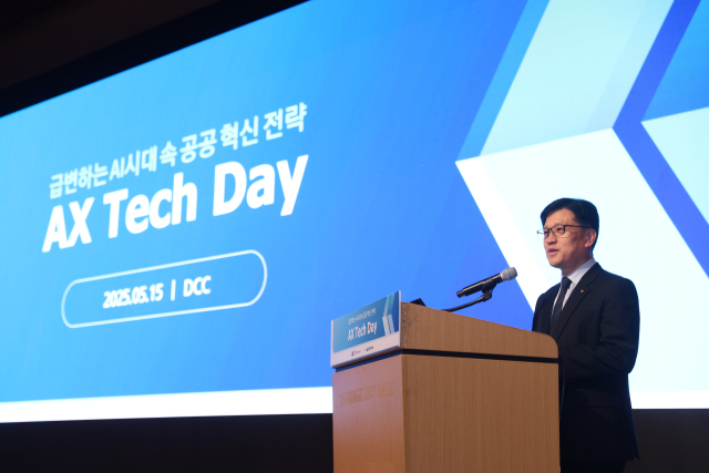 KT 충남충북법인고객본부장 송영태 상무가 15일 대전컨벤션센터 그랜드볼룸에서 ‘AX Tech Day’ 개최를 맞아 축사를 하고 있다. KT 충남충북광역본부 제공