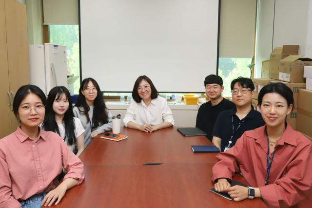 한국생명공학연구원 줄기세포융합연구센터 이미옥 박사(가운데) 연구팀.한국생명공학연구원 제공