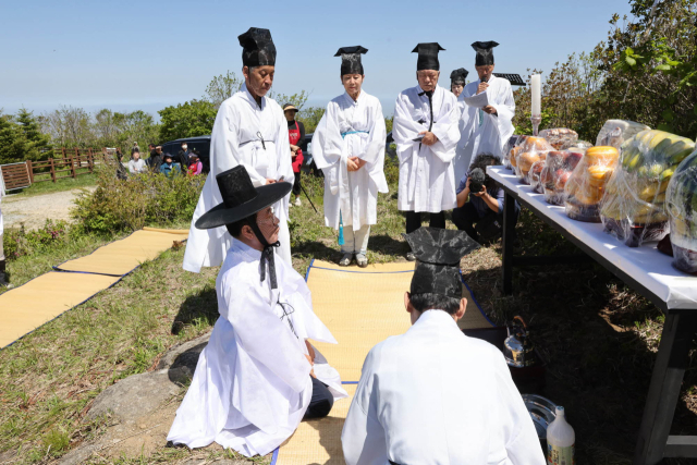 철쭉제 서막을 여는 소백산 산신제 봉행. 사진은 지난해 모습. 단양군 제공