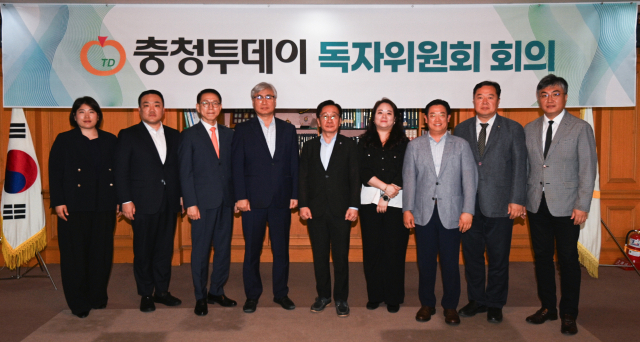 21일 본사 사옥에서 진행된 충청투데이 독자위원회 회의에서 박태건 위원장을 비롯한 독자위원들이 기념촬영을 하고 있다. 김주형 기자 kjh2667_@cctoday.co.kr