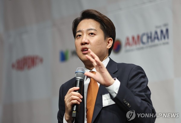 개혁신당 이준석 대선 후보가 22일 그랜드하얏트서울에서 열린 주한미국상공회의소(암참) 간담회에서 발언하고 있다. 연합뉴스 제공.