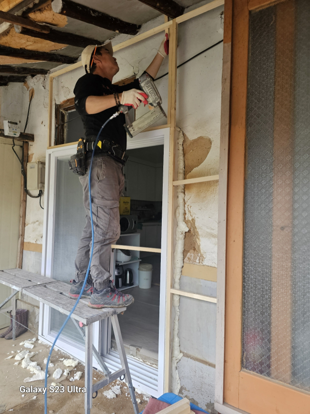 괴산군 ‘수리수리 사업’으로 복지사각지대 및 취약계층 주민들의 주거환경을 개선하고 있다. 괴산군 제공