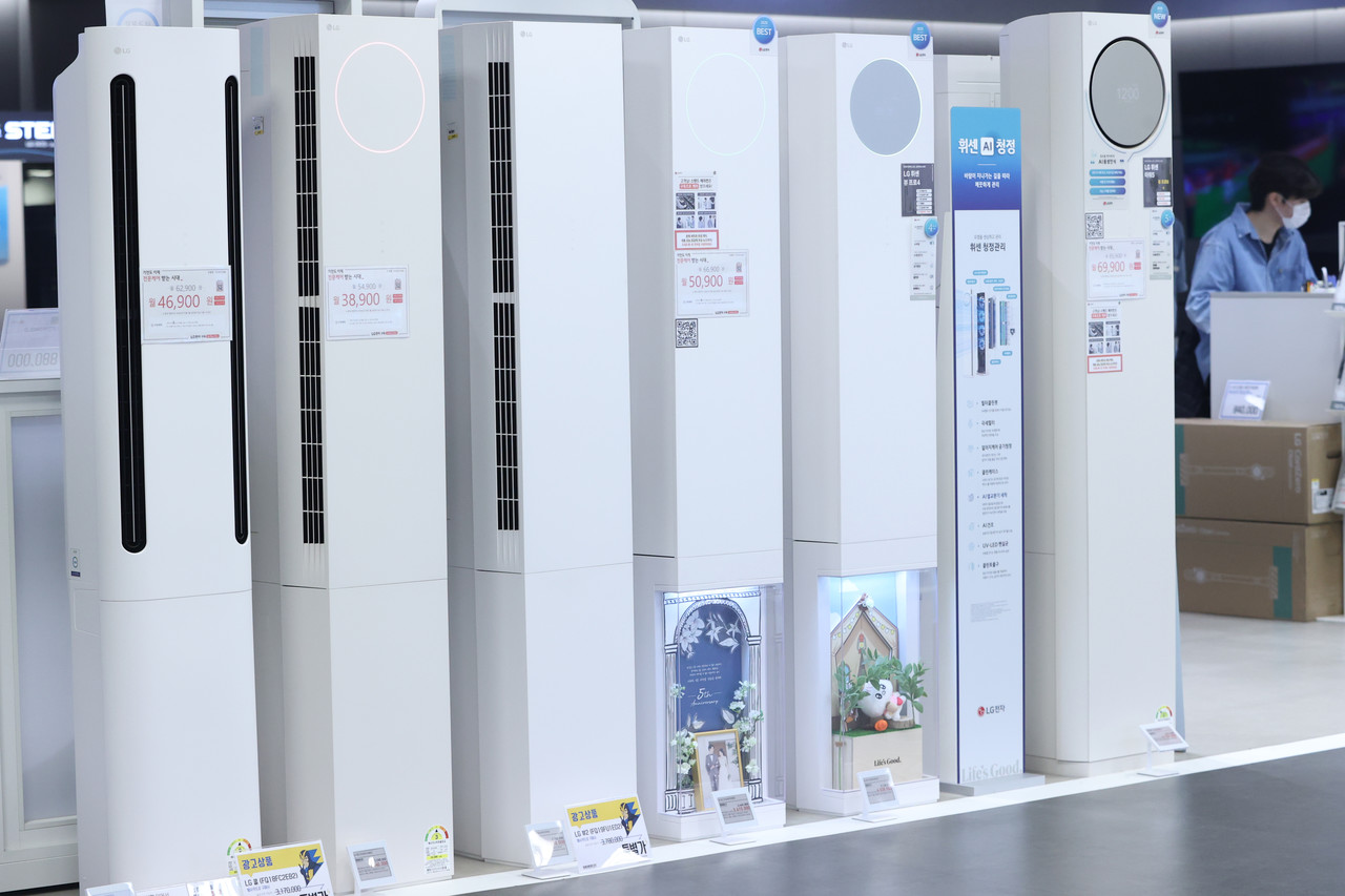 한 마트에 냉방 가전이 진열되어 있다. 사진=연합뉴스. 