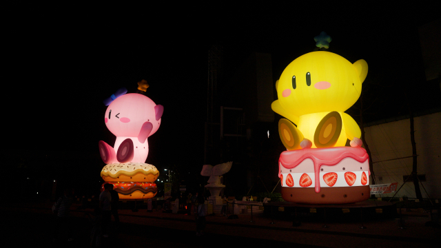 대전 한화생명 볼파크에 설치된 꿈돌이·꿈순이 대형 조형물. 대전관광공사 제공.