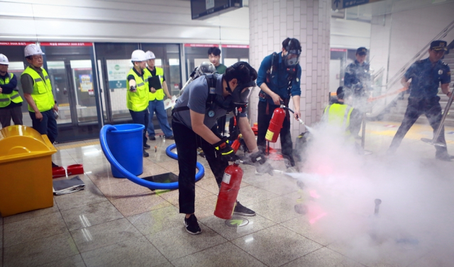 대전교통공사가 판암역 승강장에서 ‘2025년 재난대비 상시훈련’을 실시하고 있다. 대전교통공사 제공.