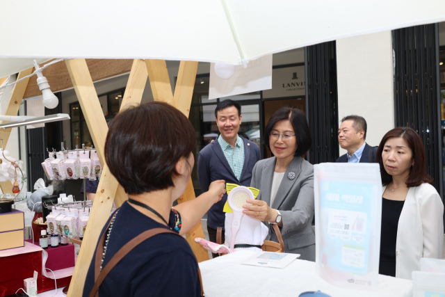 소상공인시장진흥공단이 오는 29일까지 대전 현대프리미엄아울렛 야외행사장 일대에서 청년 소상공인의 판로 확대를 위한 ‘2025 Jump Start Fair’를 개최한다고 23일 밝혔다. 소상공인시장진흥공단 제공