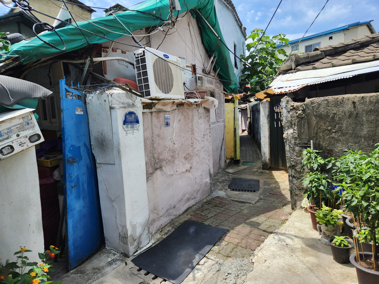 대전 동구 정동의 쪽방촌 골목. 충청투데이 DB.