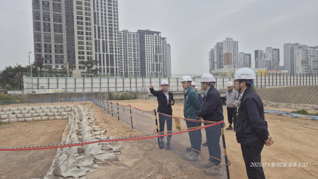 충남개발공사(사장 김병근)는 2일 여름철 재해예방을 위한 우기대비 현장점검을 실시했다. 충남개발공사 제공