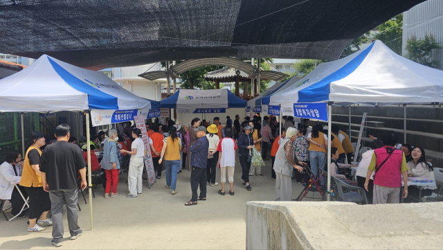 공주옥룡1주거행복지원센터의 우리동네 복지상담소 운영 모습.