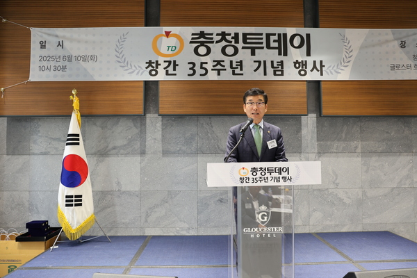 윤건영 충북도교육감이 창간 축사를 하고 있다. 사진=송휘헌 기자