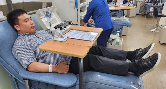 케이워터기술㈜ 직원이 11일 헌혈의집 둔산센터에서 헌혈에 동참하고 있다. 케이워터기술 제공