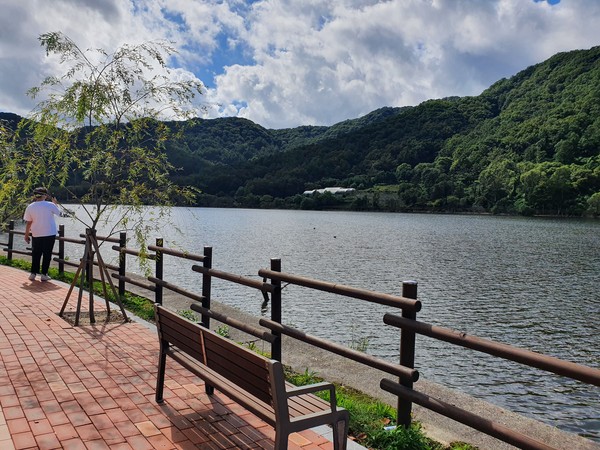 삼기저수지 수변산책로.사진=윤지수 기자