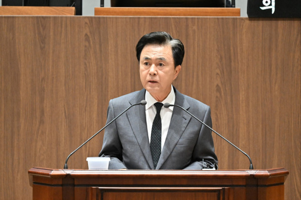 김태흠 충남지사가 12일 열린 제359회 정례회 제3차 본회의에서 도정질의에 답변하고 있다. 사진=권혁조 기자.