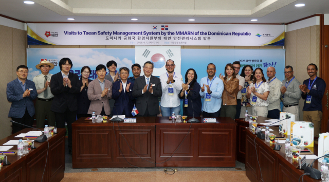 지난 12일 태안군청 및 CCTV 통합관제센터를 방문한 도미니카공화국 관계자들 모습. 태안군 제공