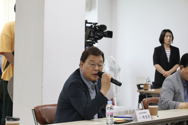 소상공인시장진흥공단은 박성효 소진공 이사장이 전주 남부시장에서 전북특별자치도소방본부와 함께 ‘안전한 전통시장 만들기’ 시범사업 완료보고회를 개최했다고 18일 밝혔다. 소상공인시장진흥공단 제공