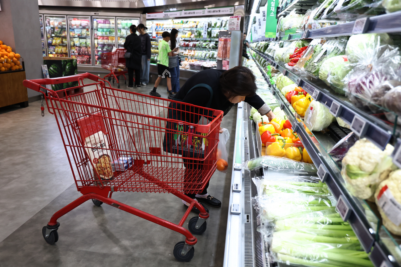 한 대형마트를 찾은 시민들이 장을 보고 있다. 2025.6.3 사진=연합뉴스. 