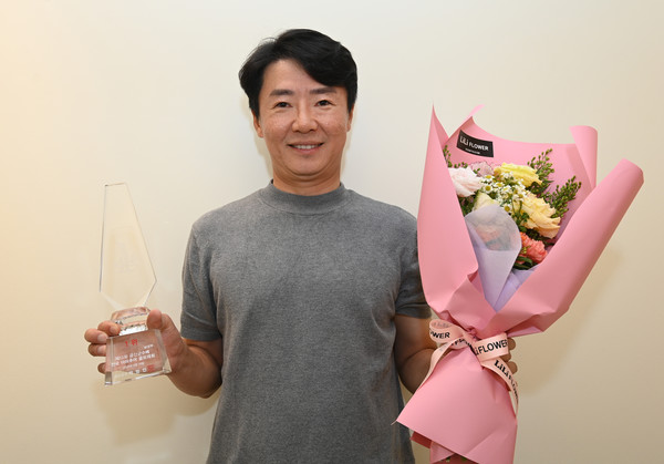 19일 충남 금산 에딘버러 컨트리클럽에서 열린 제13회 금산군수배 전국 아마추어 골프대회 시상식에서 남성부문 우승자가 기념촬영을 하고 있다. 김주형 기자 kjh2667_@cctoday.co.kr