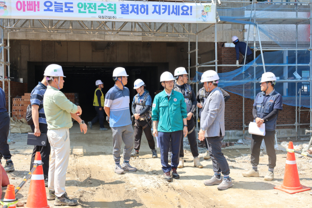 아산애현초 신축공사 현장 안전 점검 실시 모습. 아산교육지원청 제공