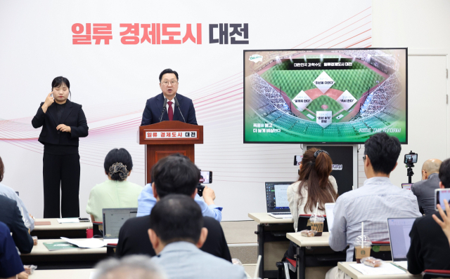 이장우 대전시장이 24일 민선 8기 3주년 시정 브리핑을 열고 현안에 대해 입장을 밝히고 있다. 대전시 제공