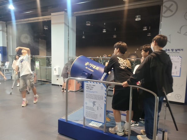 ▲ 홍성교육지원청 영재교육원은 지난 5월 31일 대전국립중앙과학관 등에서 현장체험 학습을 실시했다.  사진=김예은 명예기자