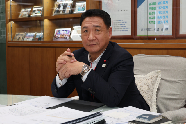 정영철 영동군수이다.