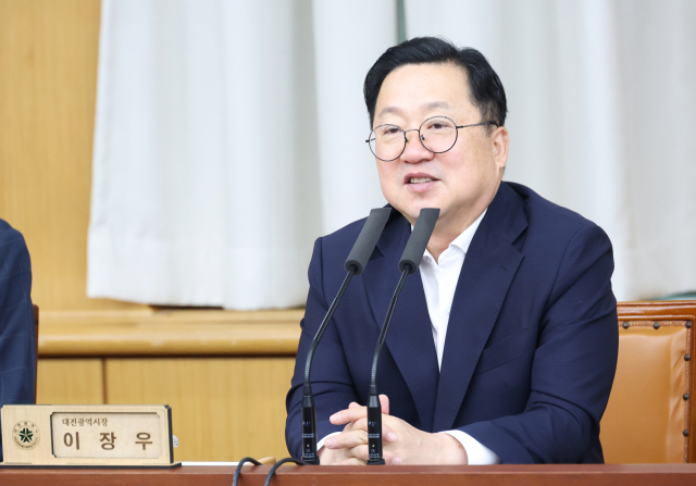 이장우 대전시장은 1일 주재한 확대간부회의에서 대전의 전략 산업 육성과 그에 따른 공공벤처 캐피탈 지원의 필요성을 역설했다. 대전시 제공