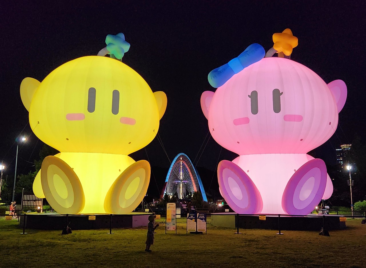 한밭수목원에 설치된 꿈돌이와 꿈순이 조형물. 대전관광공사 제공