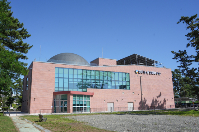 춘장대해수욕장 개장과 함께 올해 시범운영에 나선 해양체험파크.사진=서천군 제공.