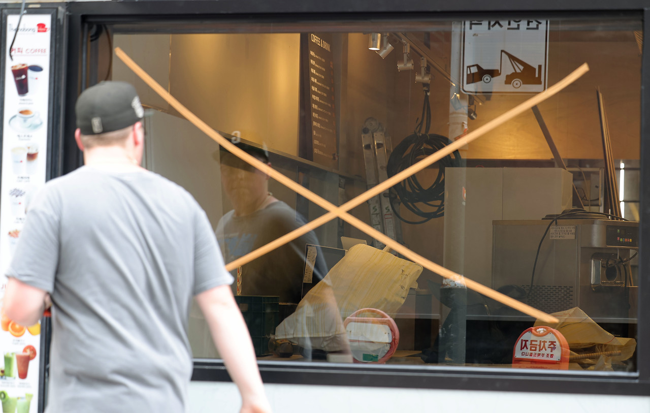 거리의 한 점포가 텅 비어 있다. 사진=연합뉴스. 