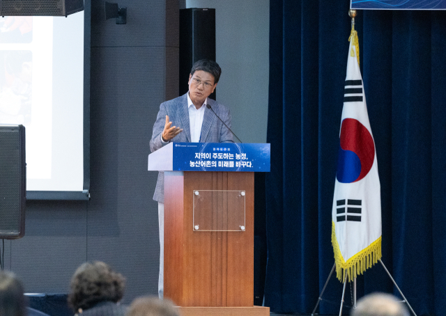 김돈곤 군수는 9일 강원랜드에서 열린 ‘농산어촌 소명 극복 및 지역 활성화를 위한 정책토론회’에서 청양군의 성공사례를 발표하고 있다.
