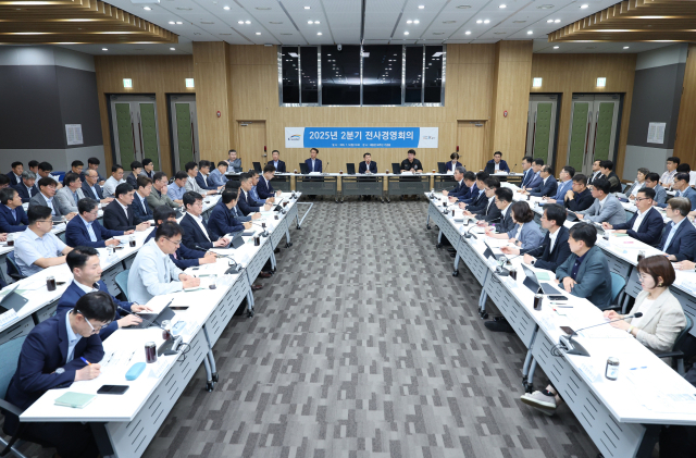 한국수자원공사는 14일 대전 본사 세종관 50주년 기념홀에서 윤석대 사장, 임원, 전국 부서장 등 약 160여명이 참석한 가운데 전사경영회의를 진행했다. 공사 제공