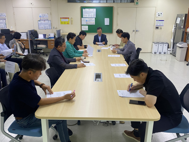 유재연 복지민원국장(가운데)은 16일 기자간담회를 열어 “지적재조사, 주택 임대차 신고제, 재산세 부과, 식중독 대응 등 시민들의 권리와 안전을 지키는 실질적 행정을 강화하겠다”고 설명했다.사진=김의상 기자