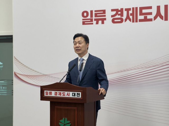 이택구 대전시 정무경제과학부시장이 17일 오전 대전시청 브리핑룸에서 국가산단 조성 관련 브리핑을 하고 있다. 사진=조사무엘 기자.