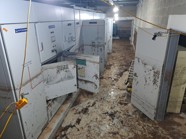 충남보건환경연구원 전기실에 침수피해 흔적이 남아 있다. 사진=권혁조 기자.