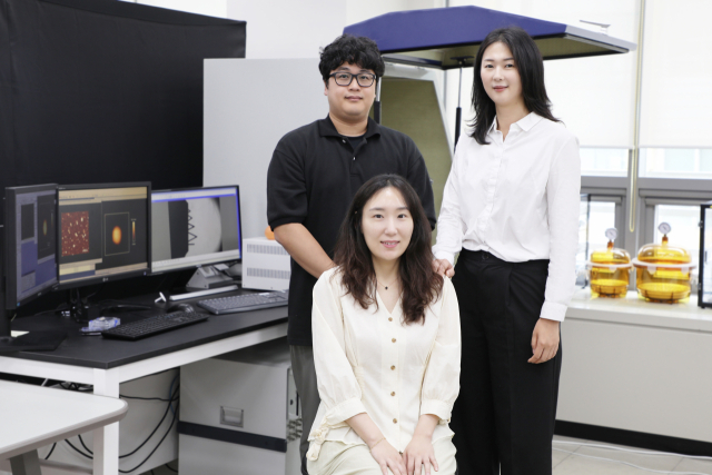 DGIST 바이오메디컬연구부 연구팀이 혈액 속 암세포에서 나온 엑소좀이라는 작은 입자를 원자힘현미경(AFM)으로 눌러보고 입자의 ‘딱딱함’ 만으로 폐암 유전자 돌연변이를 구별하는 기술을 개발했다. DGIST 제공