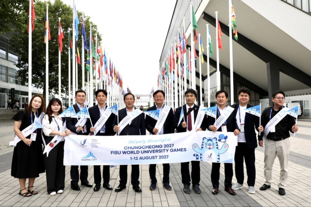 독일을 공식 방문 중인 세종시 대표단은 26일(현지 시각) 2025 라인-루르 세계대학경기대회가 열리는 그루가할레 경기장 등에서 2027 충청권 하계세계대학경기 개최를 홍보했다. 사진 독일=뒤셀도르프 김일순 기자