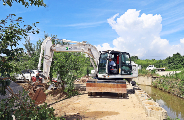 HD현대오일뱅크가 집중호우로 큰 피해를 입은 서산을 비롯한 충남 지역의 복구를 돕기 위해 성금 3억 원을 기탁했다. HD현대오일뱅크 제공
