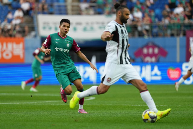 김현오 대전하나시티즌 선수(왼쪽). 대전하나 제공