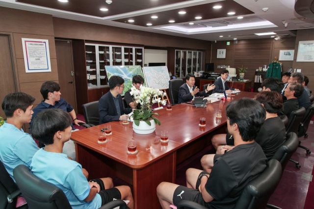신평고등학교 축구부가 ‘제58회 대통령금배 전국 고등학교 축구대회’에서 사상 첫 우승을 달성했다. 당진시 제공