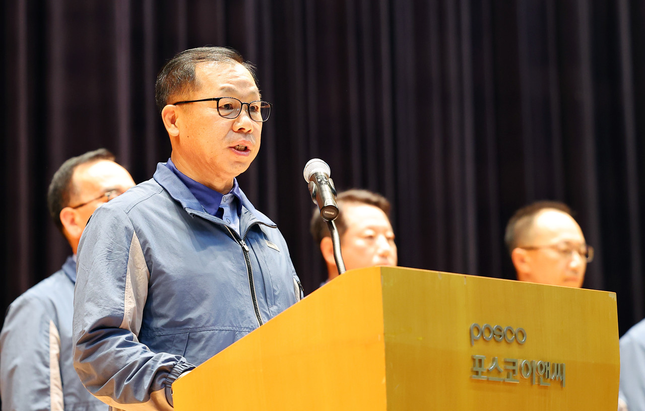 정희민 포스코이앤씨 사장이 29일 인천 송도 본사에서 연이은 현장 사망사고와 관련한 담화문을 발표하고 있다. 이재명 대통령은 이날 오전 국무회의 모두발언을 통해 올해 포스코이앤씨 현장에서 연이은 산업재해 사고로 노동자들이 숨진 사실을 언급하며 질타했다. 2025.7.29 사진=연합뉴스.