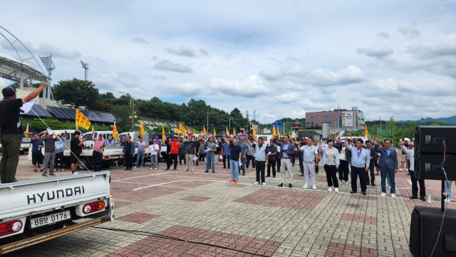영동군 양강면 반대 대책위원회는 8일 영동군 일원에서 ‘345킬로볼트 신장수-무주영동 송전선로 건설 사업’에 대한 반대 의사를 표명하며 2차 차량 거리 행진을 진행했다.