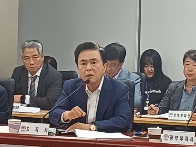 김태흠 충남지사가 18일 도청 중회의실에서 열린 제 79차 실국원장회의를 주재하고 있다. 사진=권혁조 기자.