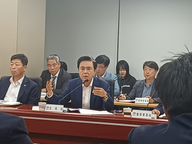 김태흠 충남지사가 18일 도청 중회의실에서 열린 제 79차 실국원장회의를 주재하고 있다. 사진=권혁조 기자.