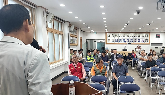 공주시 유구읍 녹천리에 건립 예정인 '열분해 유화시설'에 대한 주민들의 우려를 해소하기 위해 11일 주민공청회가 개최됐다.