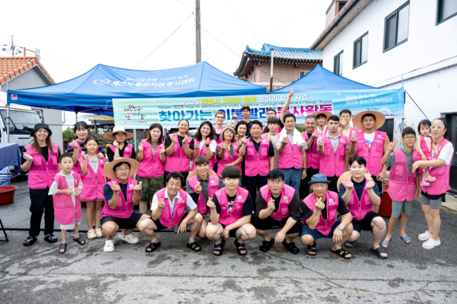 제천 이주 고려인 동포들이 지난 9일 봉양읍 팔송리 다목적회관에서 ‘찾아가는 이불빨래 봉사’ 활동을 펼쳤다.제천시 제공