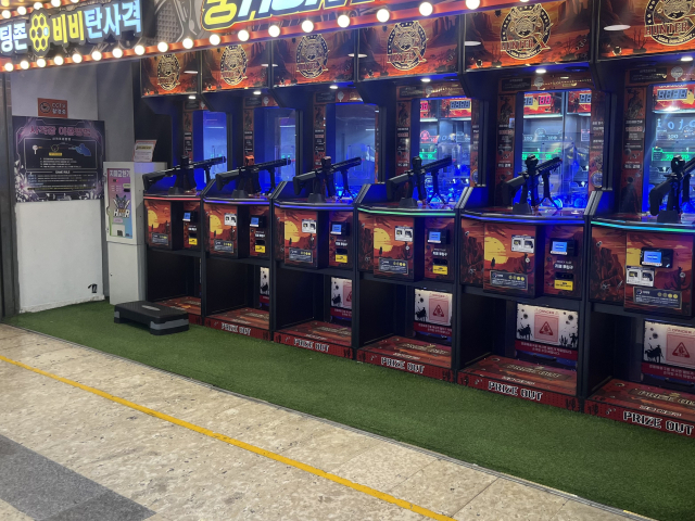 13일 오후 대전중앙로지하상가에는 매장 사이사이 무인점포들이 눈에 띄었다. 28개 무인점포 중 6개는 무인 오락시설로 구성돼 있었다. 사진=조정민 기자