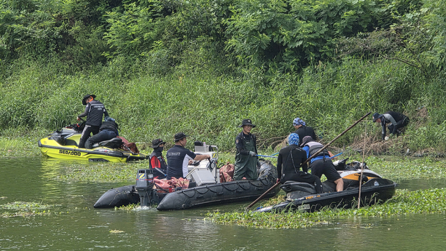 지난 18일 풍전저수지에서 진행된 부유 쓰레기 제거 활동. 서산시 제공