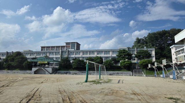 조만간 철거 뒤 새로 지어질 제천고 교사.제천=이대현 기자