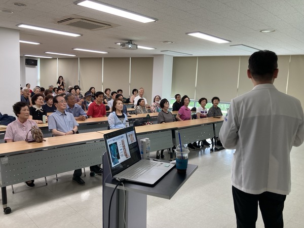 ▲ 당진시노인복지관은 어르신 건강특강을 진행했다. 당진시노인복지관 제공