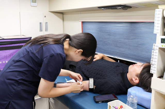 대전시교육청은 25일 소속 기관 직원들을 대상으로 올해 두번째 사랑의 헌혈행사를 실시했다. 대전시교육청 제공